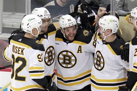 David Pastrnak’s hat trick lifts B’s to 4-3 win in Pittsburgh